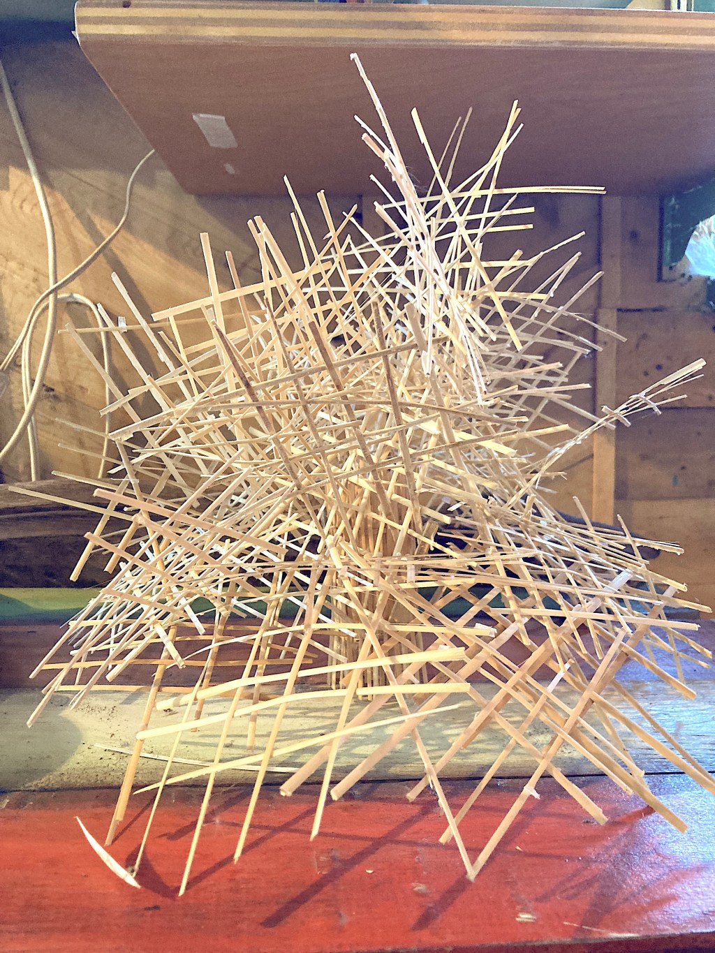 Entrevue avec Clarence Rousselle – L’art de transformer les objets oubliés en créations&nbsp;uniques