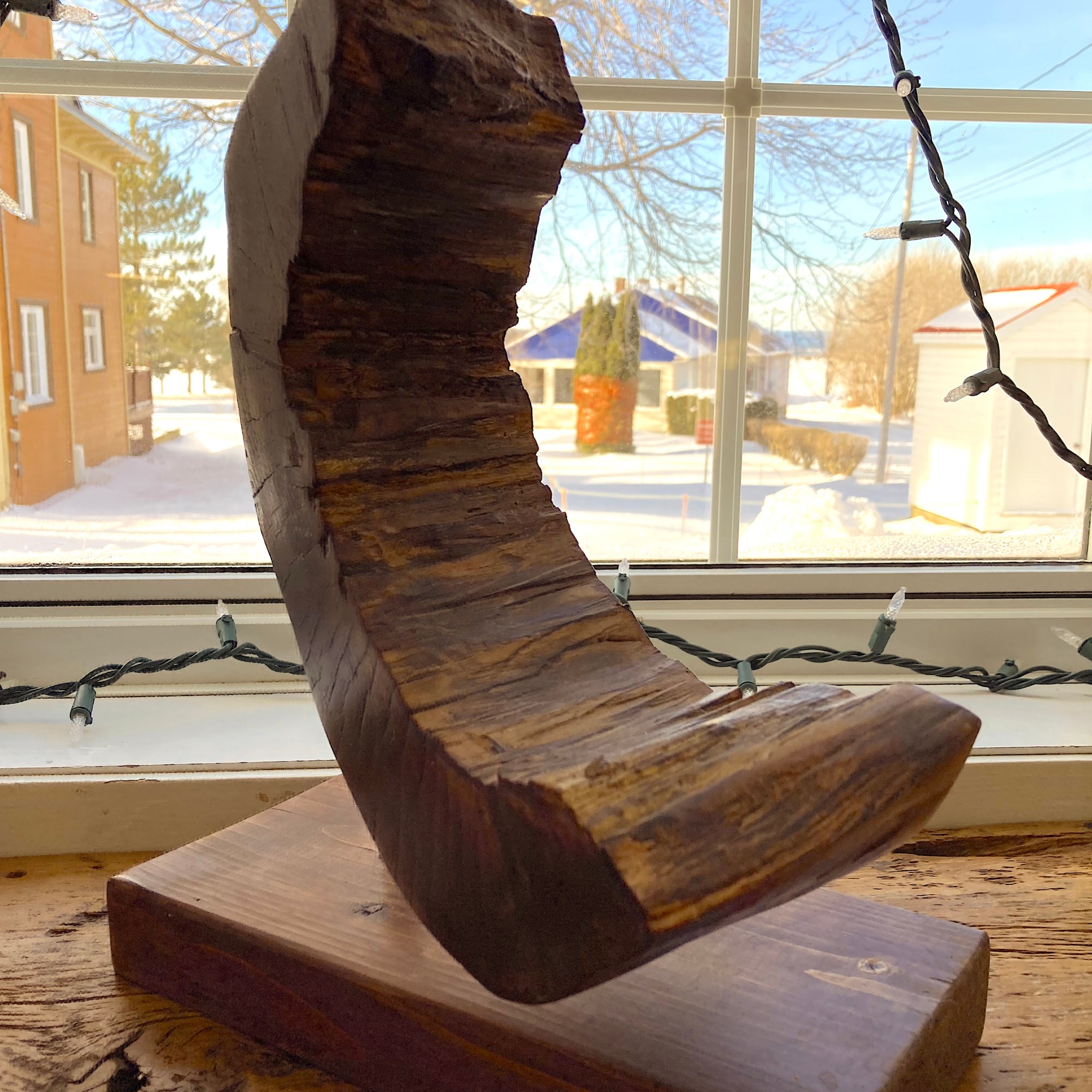 Objets décoratifs et meubles en bois recyclé par Josée Leblanc.