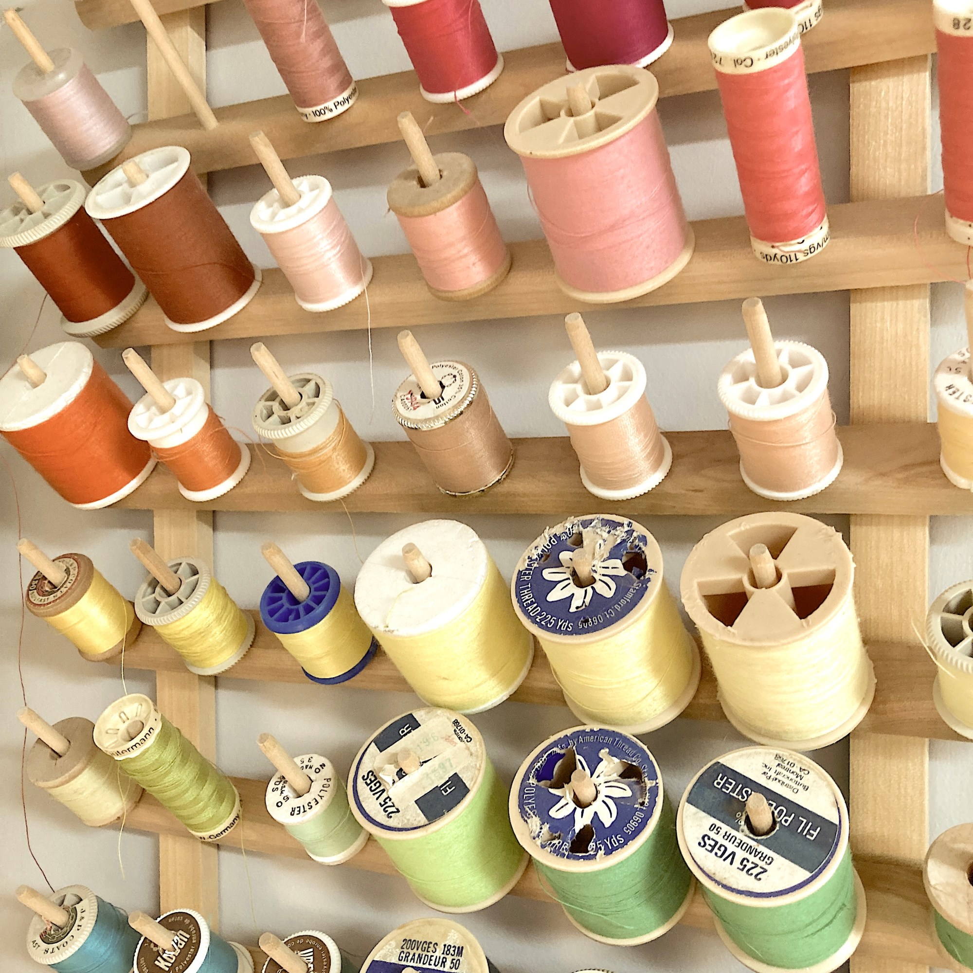 Peinture et vitrail en technique Tiffany, créations de Danielle Ouellet.