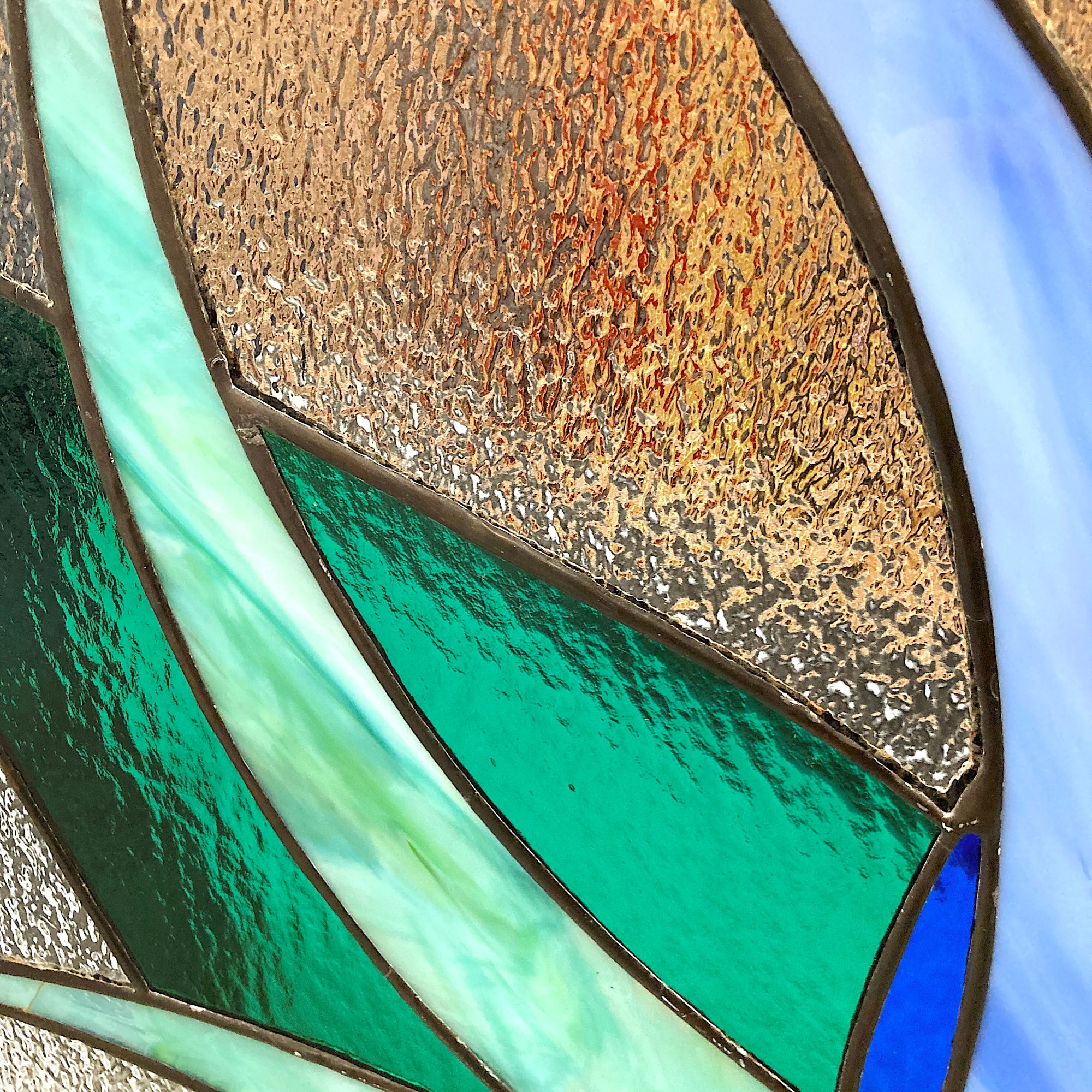 Peinture et vitrail en technique Tiffany, créations de Danielle Ouellet.