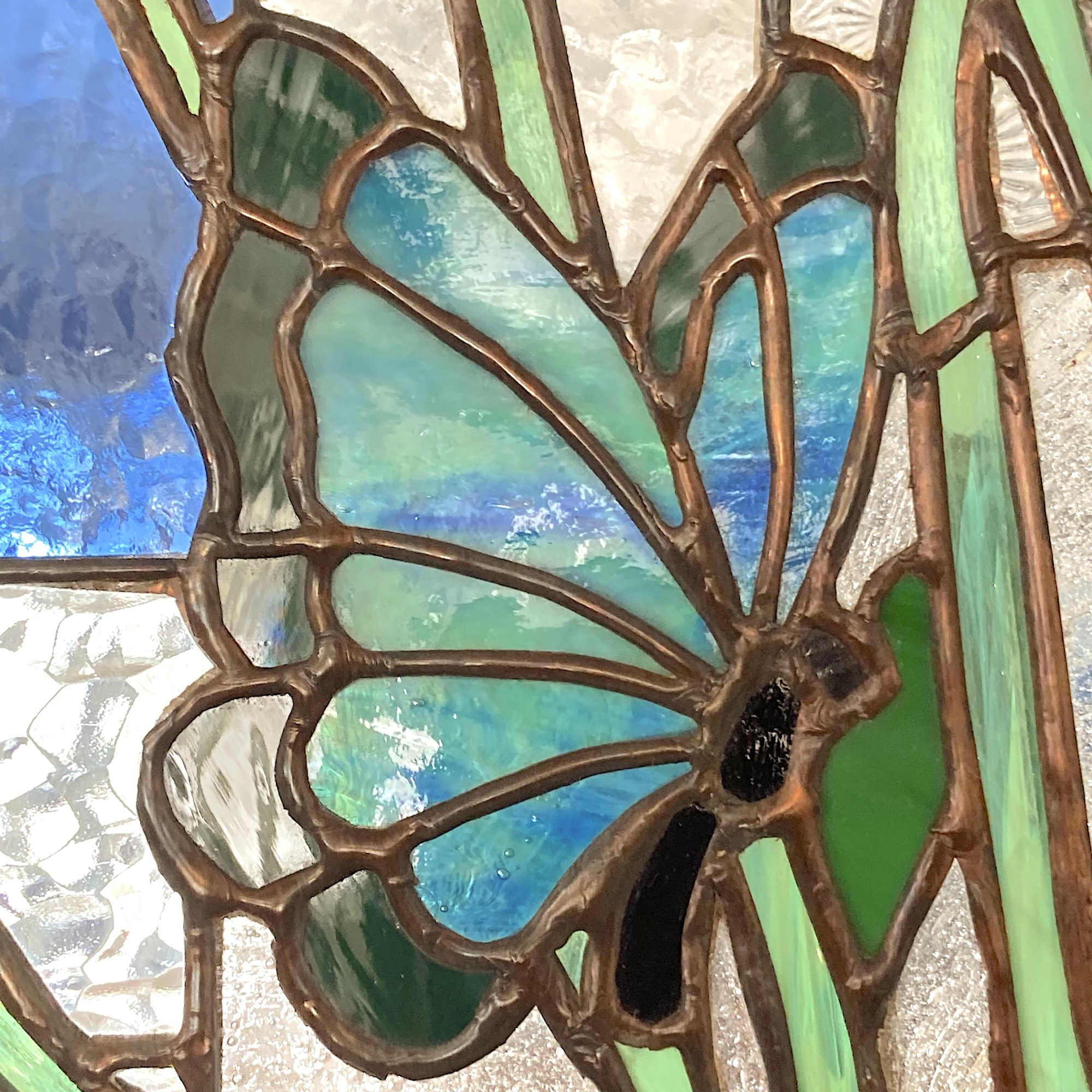 Peinture et vitrail en technique Tiffany, créations de Danielle Ouellet.