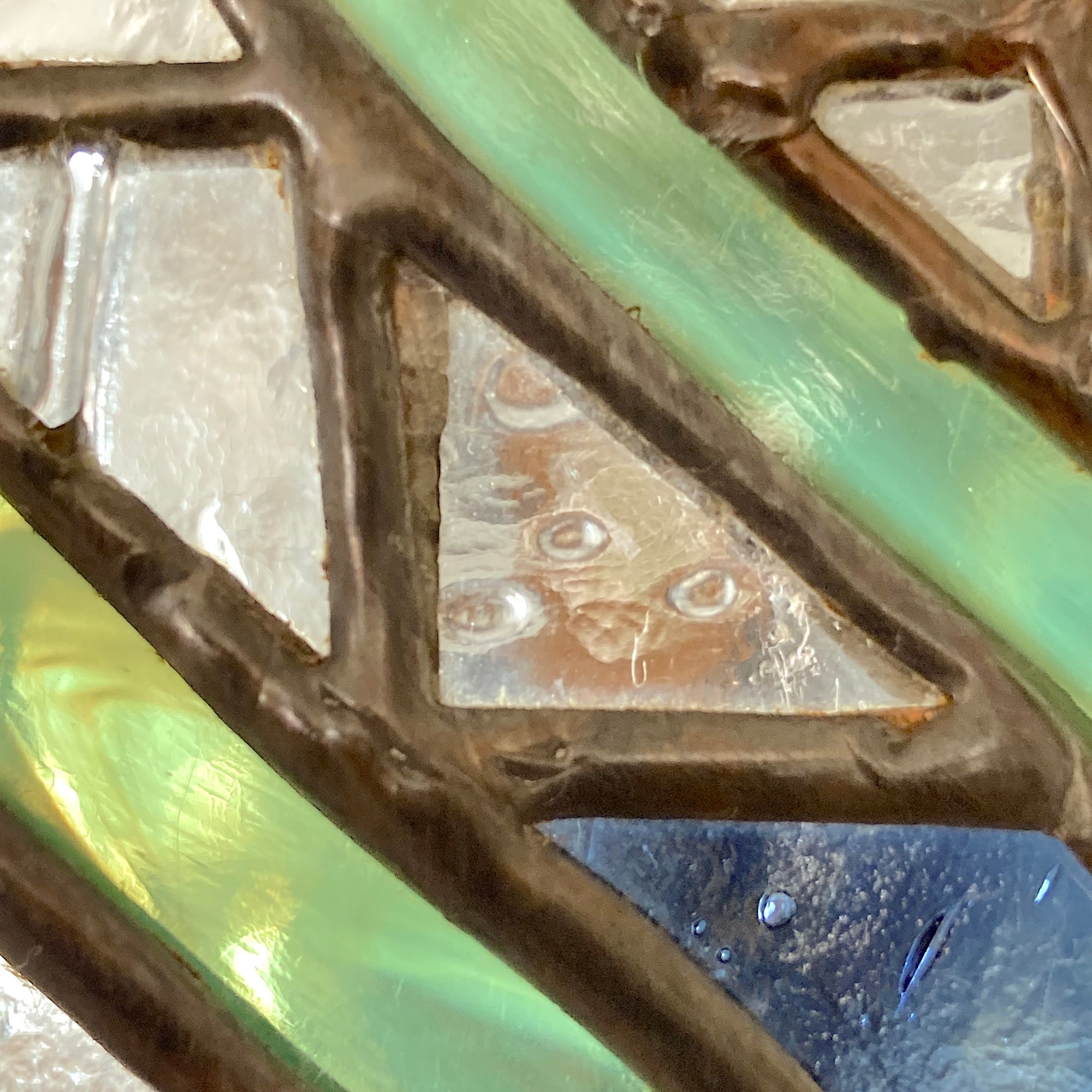 Peinture et vitrail en technique Tiffany, créations de Danielle Ouellet.