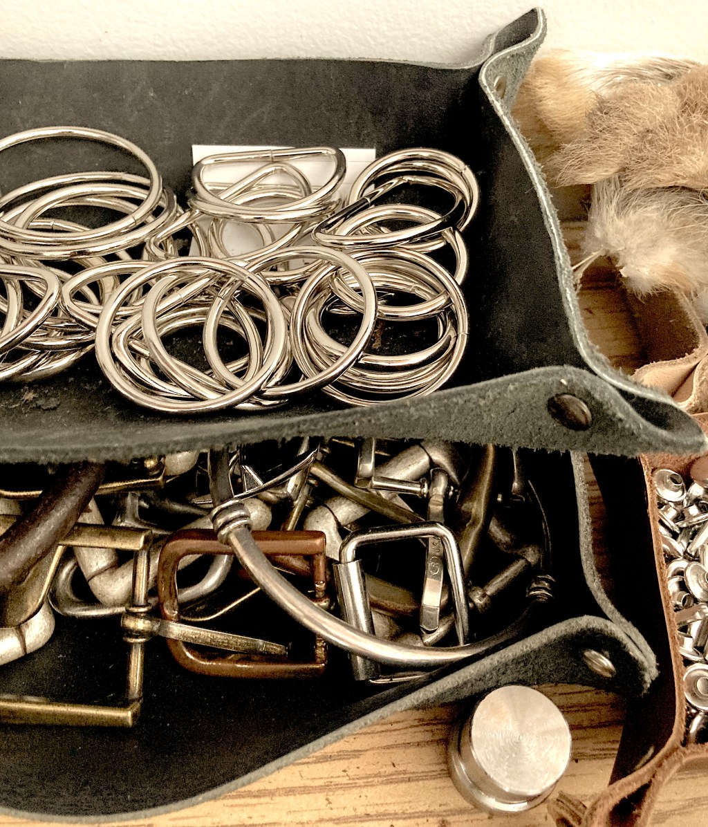 Sacs et accessoires en cuir recyclé, maroquinerie artisanale par Ariane Breault | Bolito | Cornuto Craft.