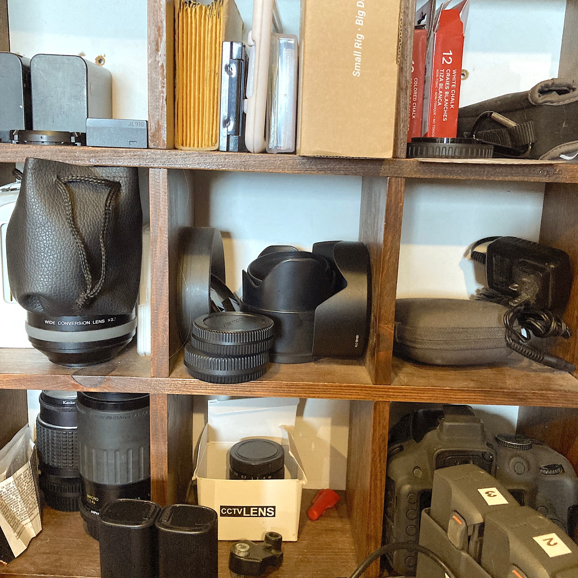 Photographe, cinéaste et musicien interdisciplinaire du Bas-Saint-Laurent, Sébastien Rioux.