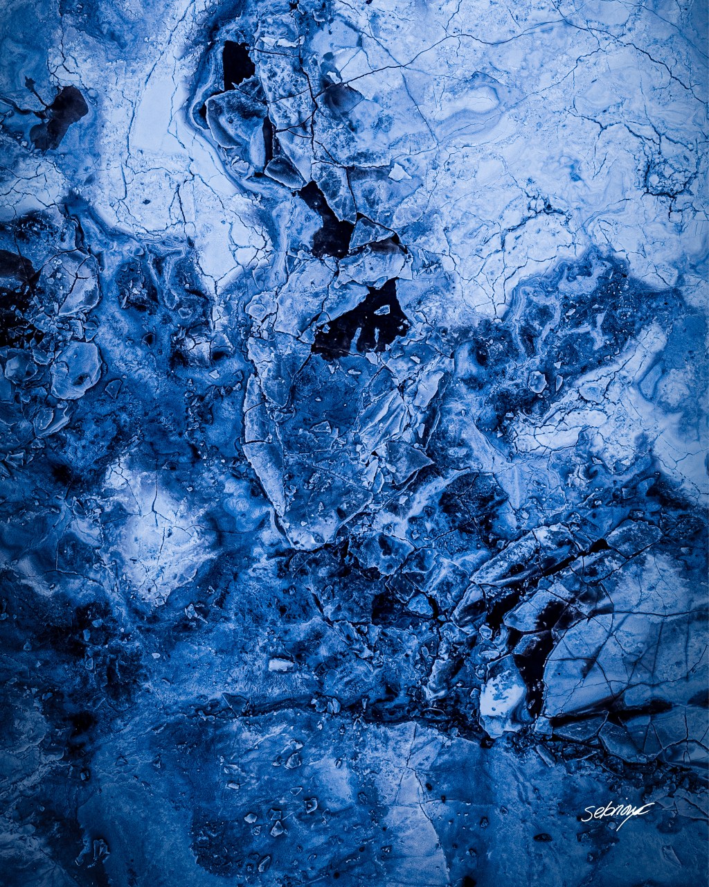 Photographe, cinéaste et musicien interdisciplinaire du Bas-Saint-Laurent, Sébastien Rioux.