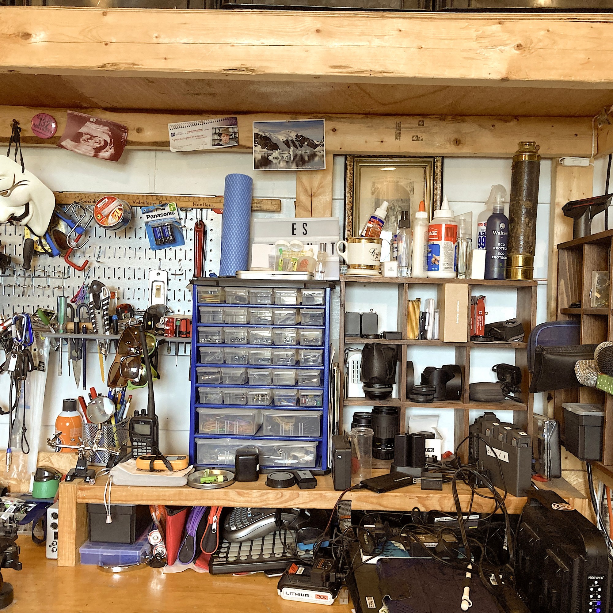 Photographe, cinéaste et musicien interdisciplinaire du Bas-Saint-Laurent, Sébastien Rioux.