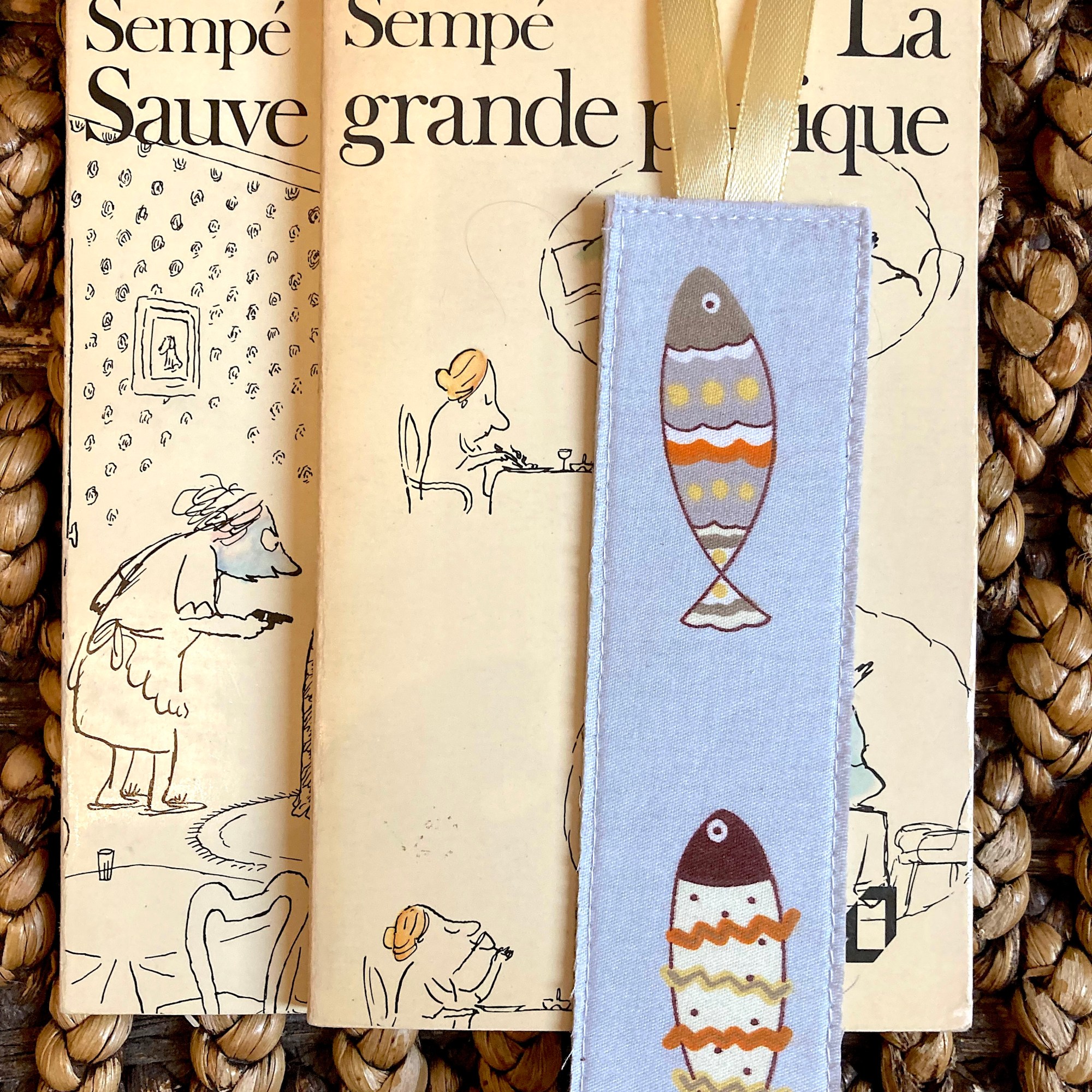 Sacs et pochettes en tissus recyclés, couture artisanale par Sylvie Villeneuve.